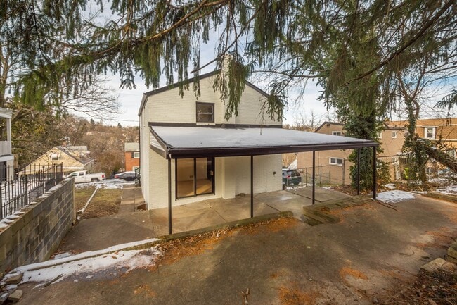 Building Photo - Ready for move in! Check out this RENOVATED 3 bedroom in BROOKLINE! UNBEATABLE LOCATION!