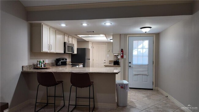 Building Photo - 16 Highland Park Ave