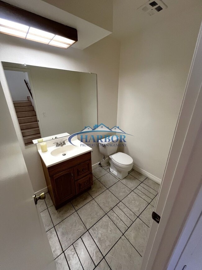 Building Photo - Charming Townhome in the Desirable Mirales...