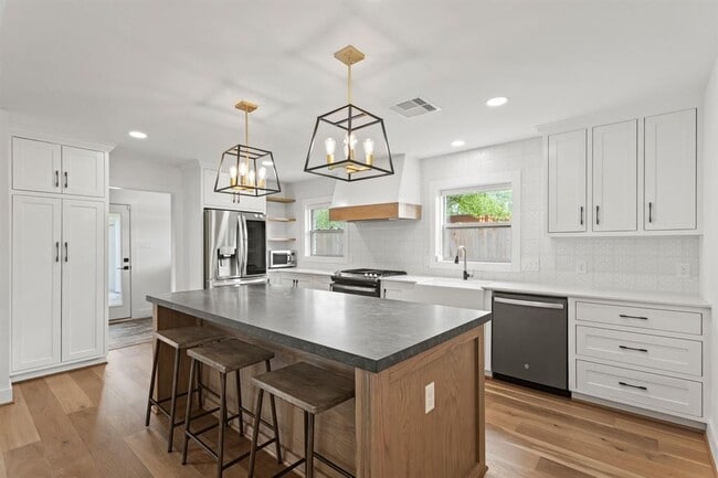 Building Photo - 1707 Imperial Crown Dr