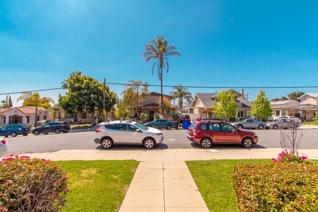 Building Photo - Charming North Park 2 Bedroom with Washer/Dryer, Backyard & Parking!