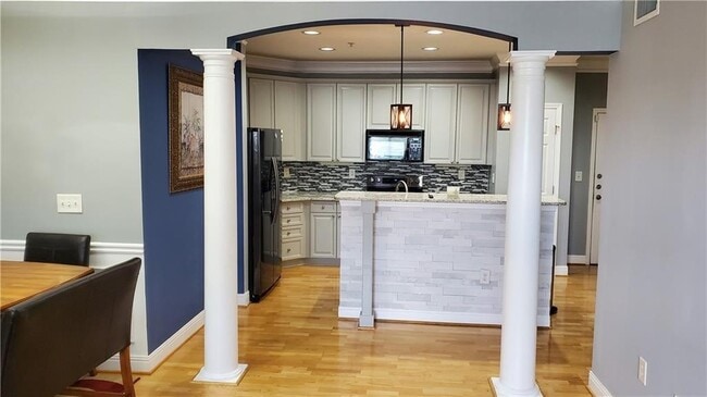 Building Photo - 1307 Stratford Commons