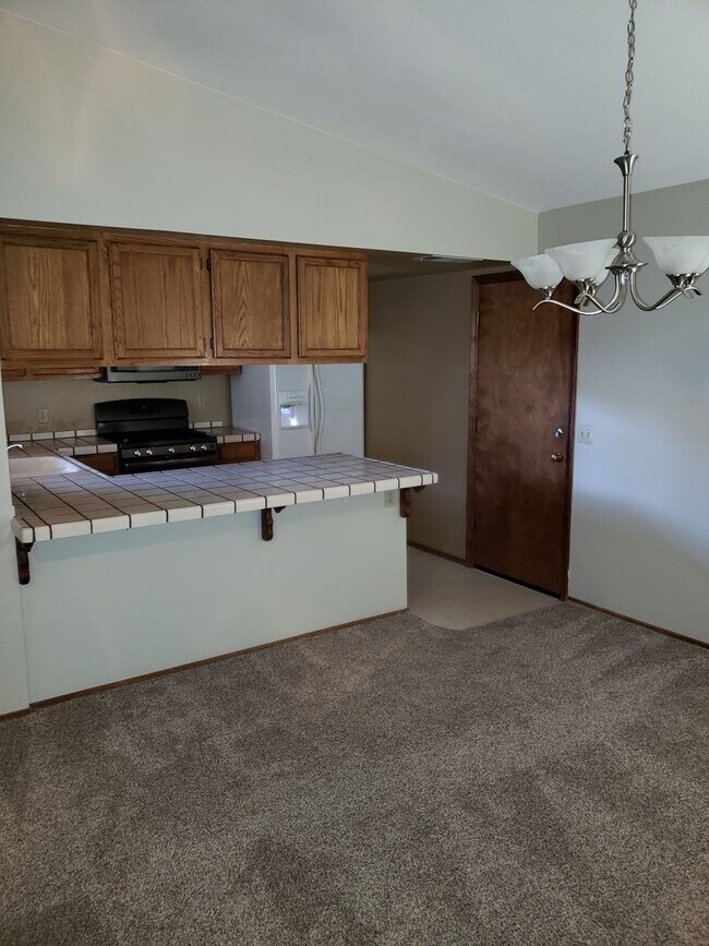 Building Photo - 3 BED 2 BATH HOUSE OFF VICTOR AVE