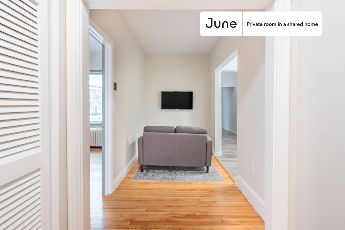 Building Photo - Private bedroom in 2 bed/1 bath Home