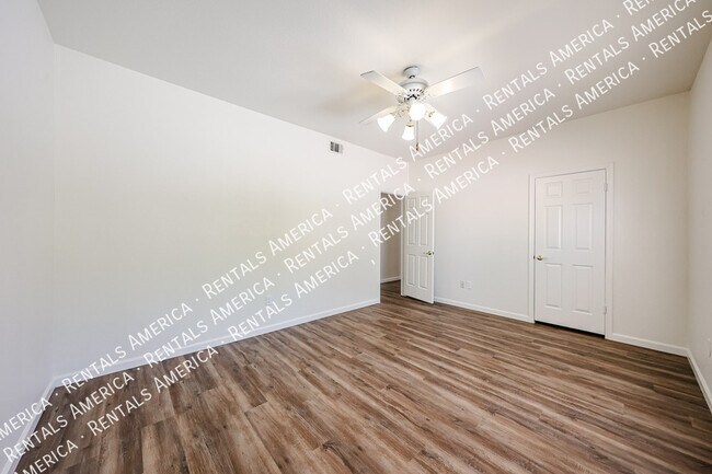 Building Photo - 4150 W Kent Dr