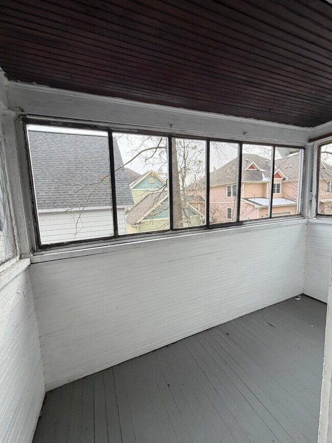 Building Photo - 612 Cherry St