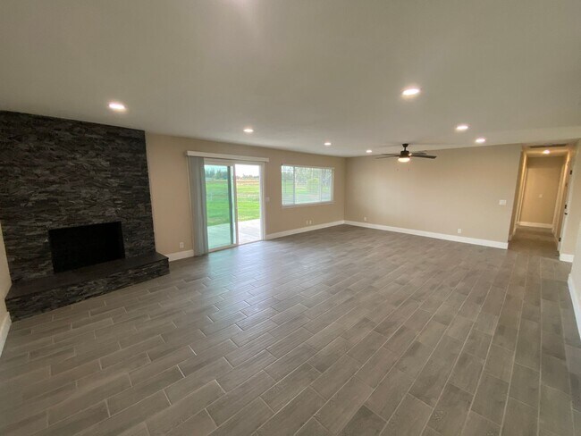 Building Photo - Fully Renovated Home on 5 Acres