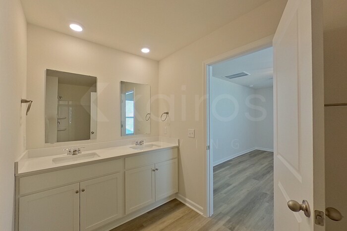 Building Photo - 121 Inez Ave