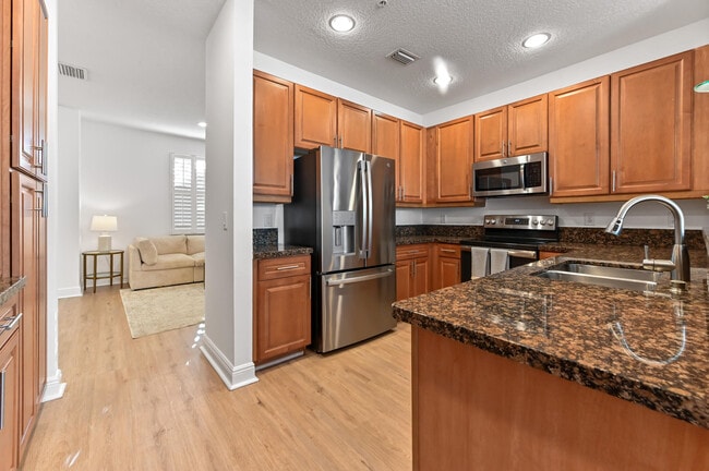 Building Photo - 642 NW 38th Cir