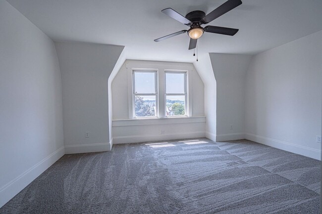 Building Photo - UPDATED FOUR BEDROOM/1.5 BATH TOWNHOME