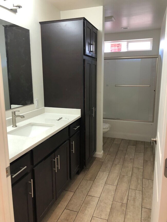 Building Photo - 2438 S Clovis Place-