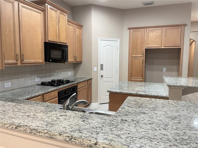 Building Photo - 3305 Knollcrest Ln