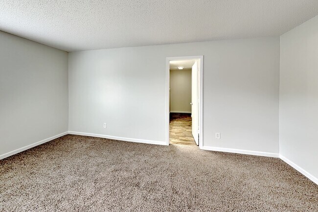Building Photo - 7030 Maple Park Ln