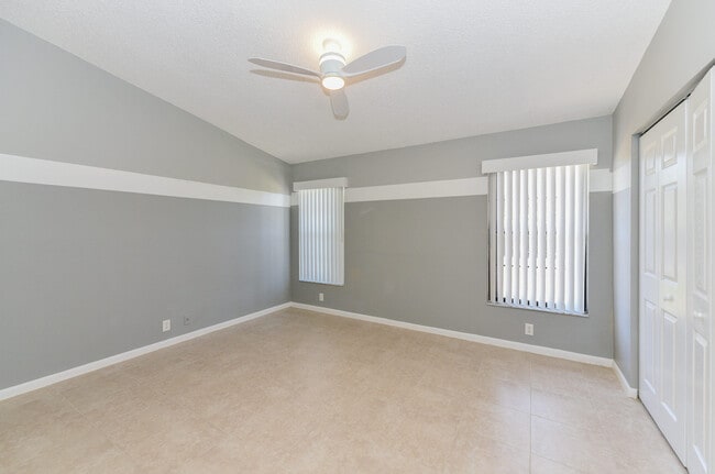 Building Photo - 7914 SE Villa Cir