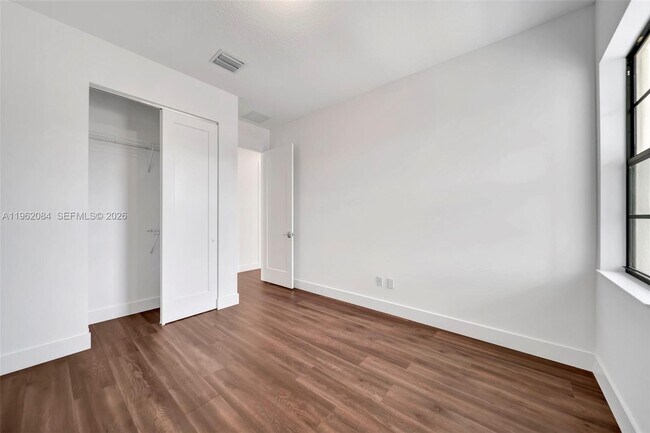 Building Photo - 1427 SW 23rd St