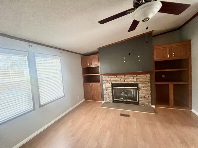 Building Photo - Peden Point/Mrytle Grove/Masonboro Loop South Wilmington  2 garage garage! Oak Trees! Covered Porch!