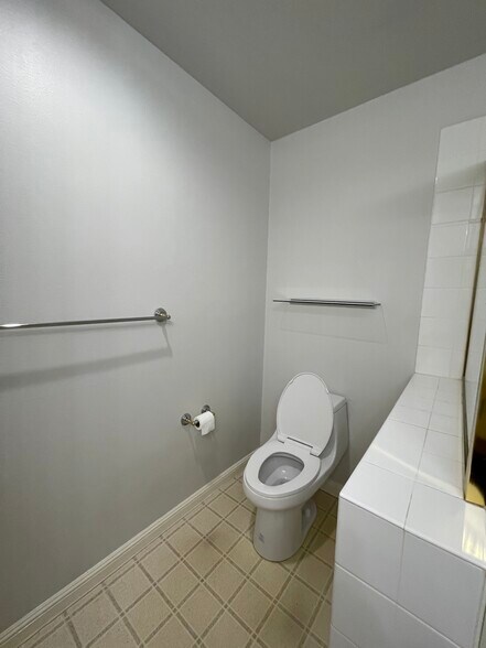 Building Photo - 9205 122nd Ct NE