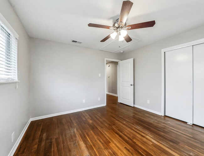 Building Photo - 5807 Burlinghall Dr