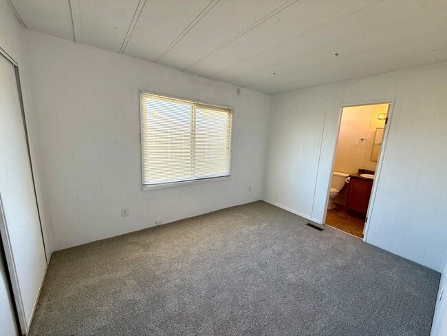 Building Photo - Newly Remodeled 2 Bedroom 2 Bathroom Home!- Available Now