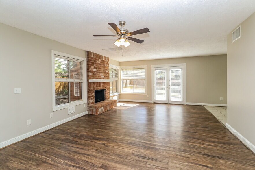 Building Photo - 7811 Goldengrove Dr