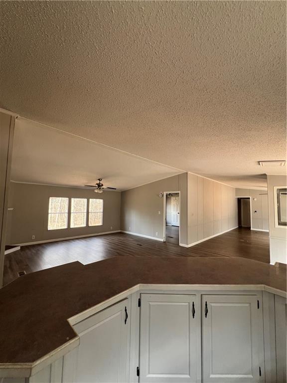 Building Photo - 465 Redwood Dr