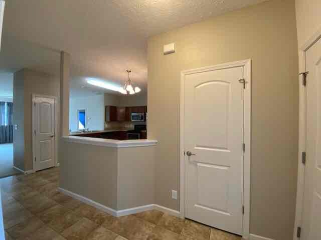 Building Photo - 2433 Fleming Dr