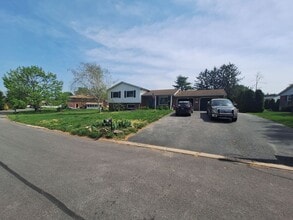 Building Photo - 2114 Huntington Rd