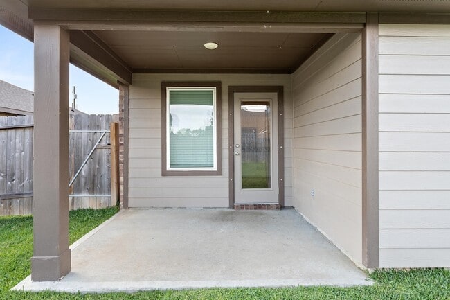 Building Photo - 6715 Riplee St