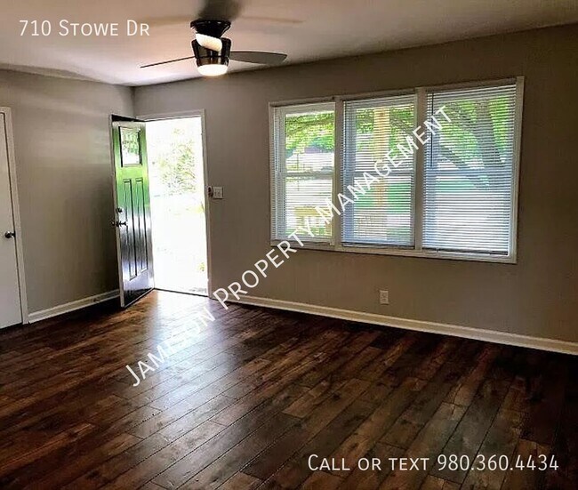 Building Photo - 710 Stowe Dr