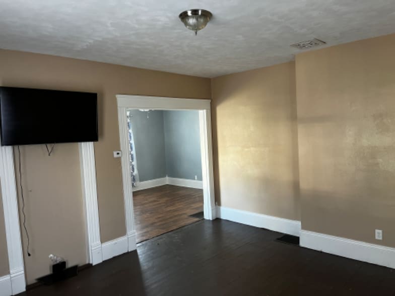 Building Photo - 900 Stilwell Ave