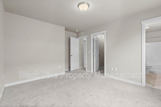 Building Photo - 7684 S Seabreeze Way