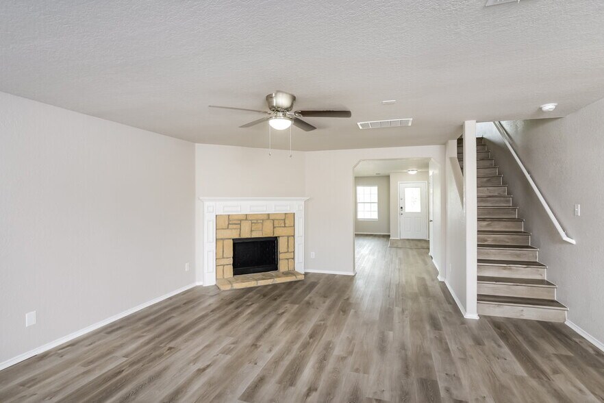 Building Photo - 811 Rodeo Ranch