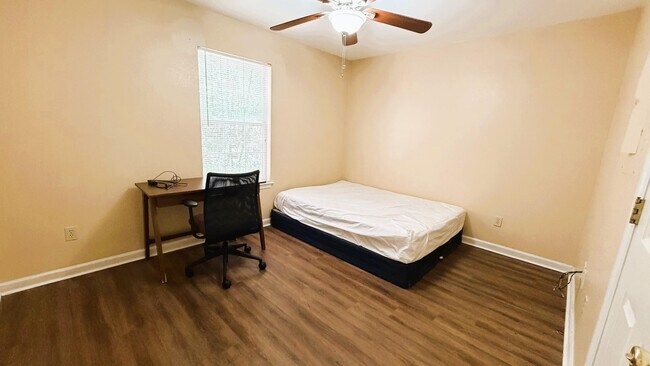 Building Photo - 2173 Timberwood Cir S
