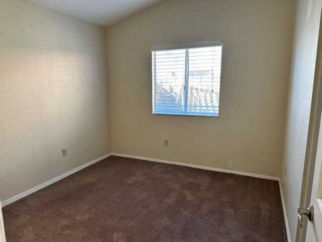 Building Photo - 4106 E Ashurst Dr