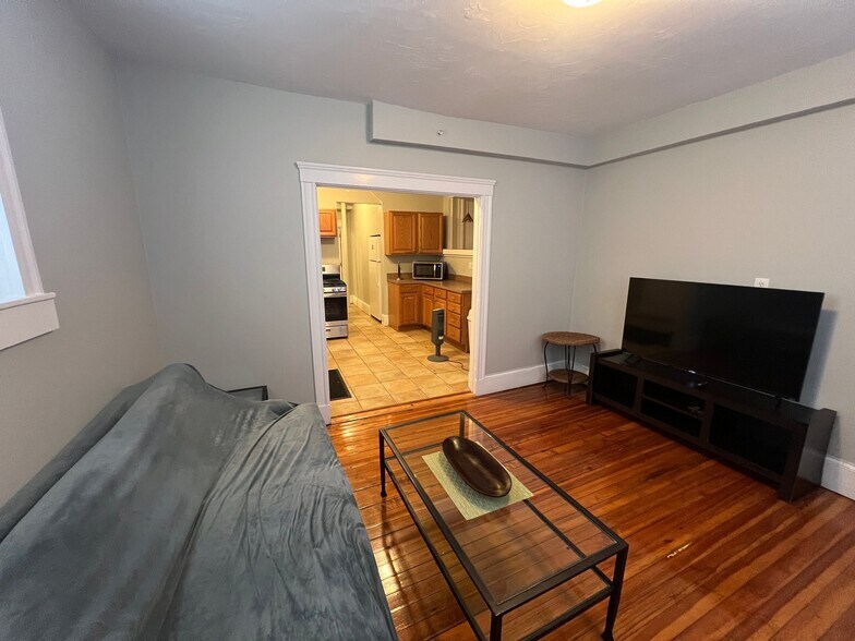 Building Photo - 14-16-16 Hamilton Rd