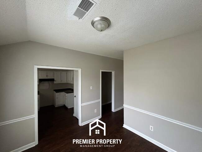 Building Photo - Charming 3BR/2BA Home in 38125 | Vaulted Ceilings, Built-ins & 2-Car Garage