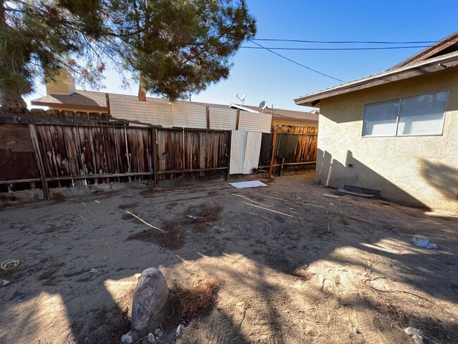 Building Photo - 737 E St