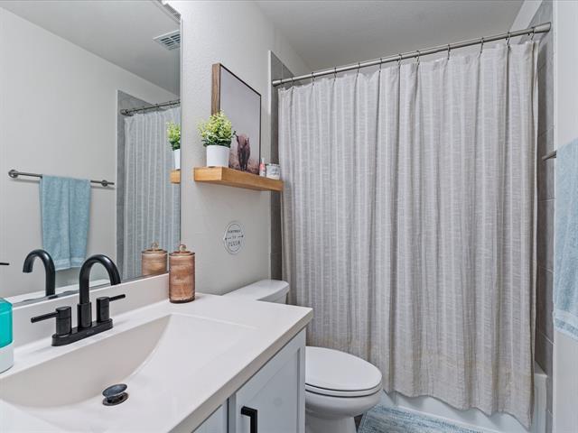 Building Photo - 6202 Halton Dr.