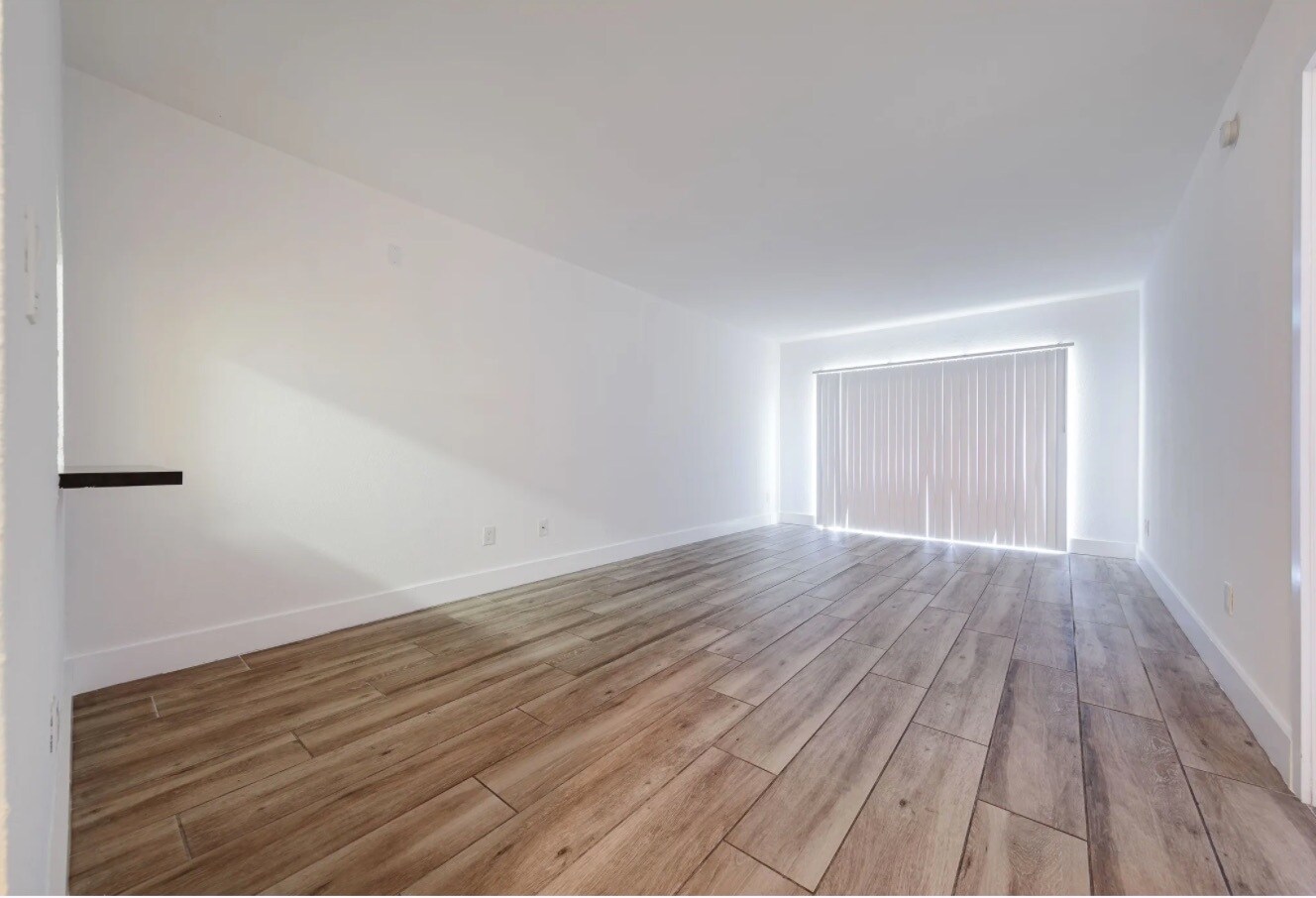 Building Photo - 877 NE 91st Ter