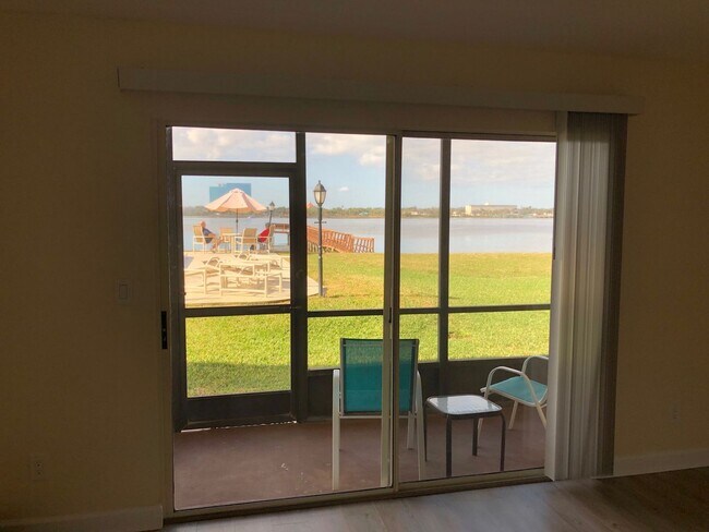 Building Photo - 2 bedroom 2 bath recent remodel Direct river front.