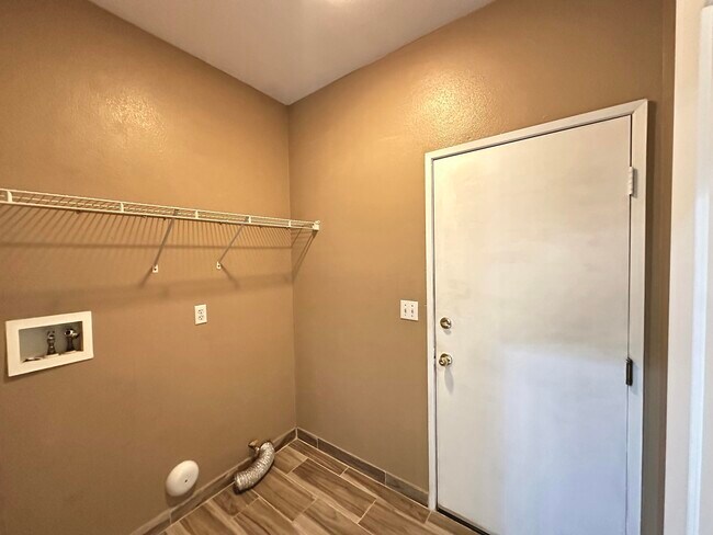 Building Photo - 47510 Stetson Ct