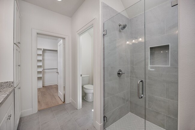 Building Photo - Gorgeous new construction in Flint!