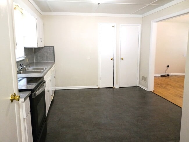 Building Photo - 814 Kennedy St