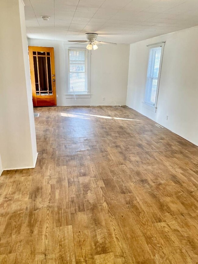 Building Photo - 1623 Cedar St