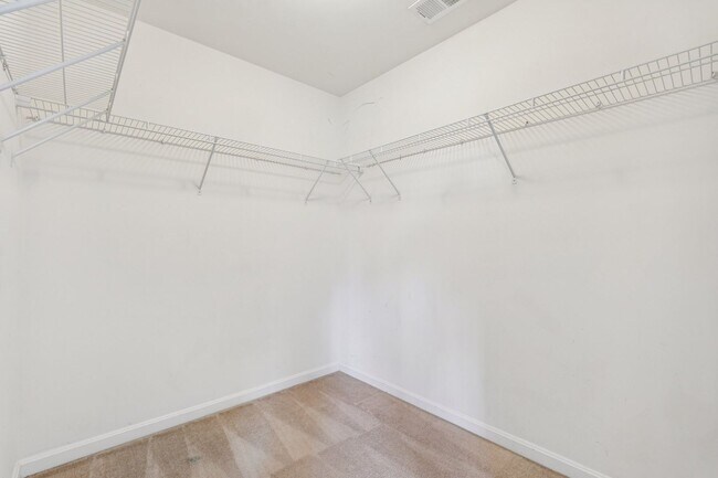 Building Photo - This beautifully maintained end-unit brick...