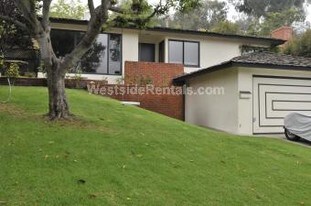 Building Photo - 2729 Palos Verdes Dr N
