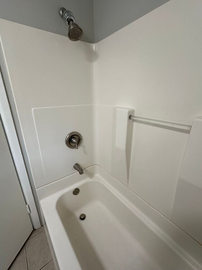 Building Photo - 4 Bedroom, 2 Bathroom Cape Cod