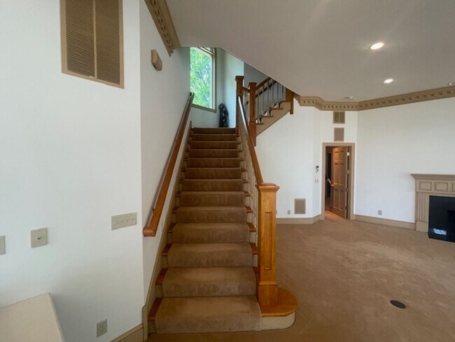 Building Photo - Private location overlooking Smiths Bay *2Bed*3bath