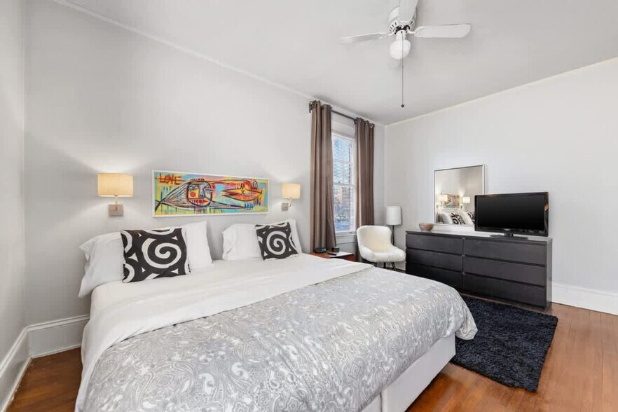 Building Photo - 536 Hawthorne Ln