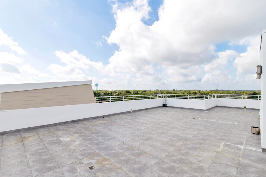 Building Photo - 111 SE 2nd St